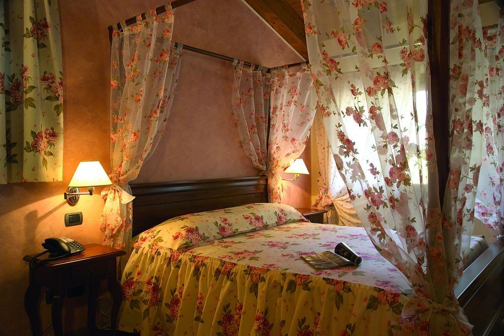 Alloggio Franciscus Arquà Petrarca Chambre photo